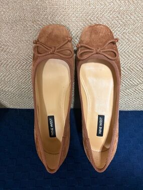 Nine West Suede Flats in Cognac Brown size 6